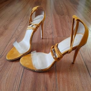 Olivia High Heel open toes Mustard sz 10
